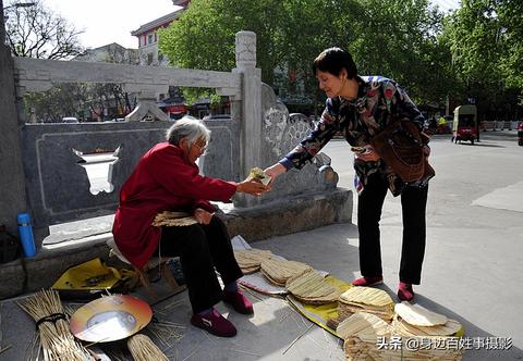 街头女孩做什么生意赚钱？