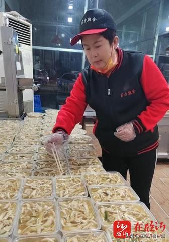 小县城摆摊赚钱，探索多元化收入来源