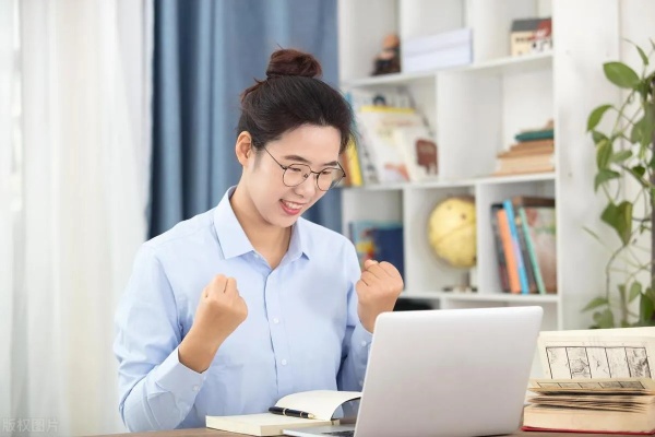 女性在家兼职赚钱，打造多元经济，实现财务自由