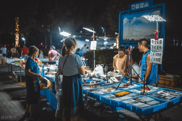 地摊经济热潮再起，现在做什么地摊赚钱？探索多元化的创业机会