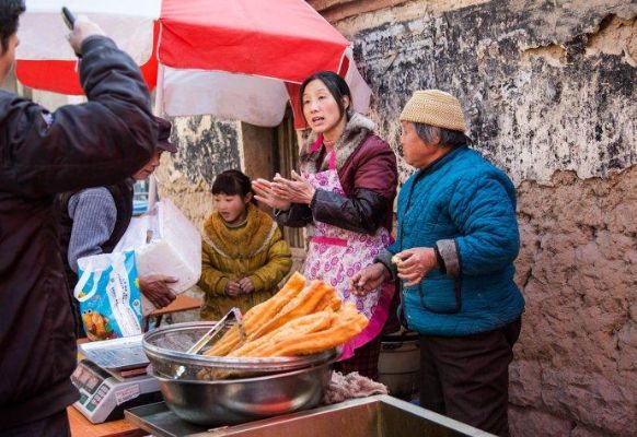 农村集市美食赚钱攻略，如何打造特色小吃，吸引顾客眼球