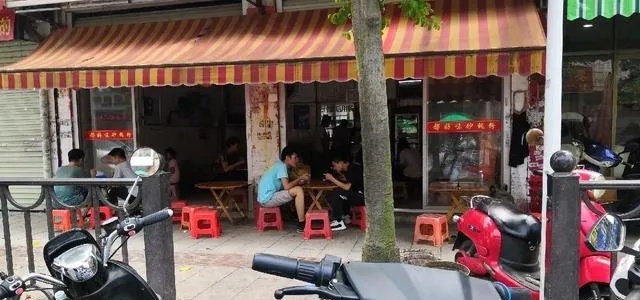 店铺门口做什么小吃赚钱？1200字深入探讨