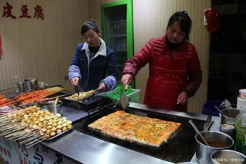 做什么摆摊美食赚钱呢？