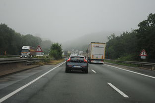 胶轮司机，默默奉献的道路上守护者